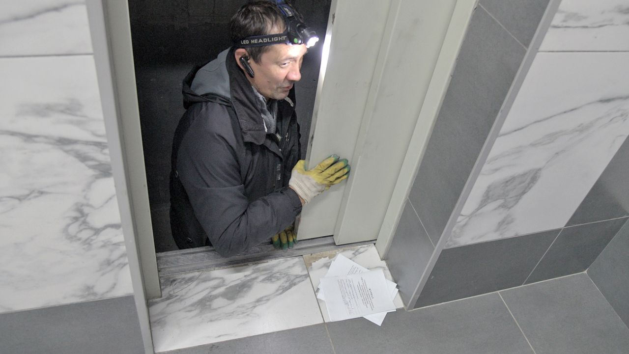 Выяснилось, почему 3-летний малыш мог провалиться в шахту лифта в Воронеже&nbsp;