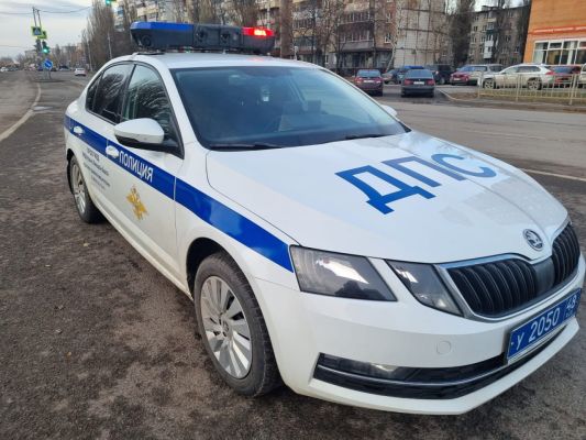 Курянин пытался уйти от погони в поле, пока его машина не задымилась