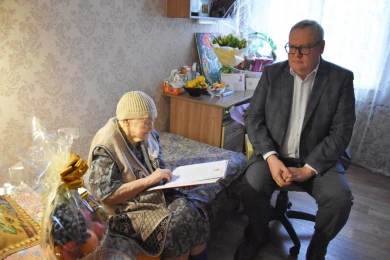 Городские власти поздравили труженицу из Воронежа с вековым юбилеем 
