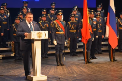 Воронежских налоговиков поздравил спикер городской Думы Андрей Дьяченко 