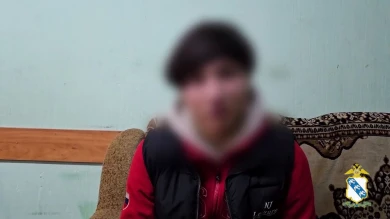 В Курске подросток-рецидивист ограбил девушку из-за жвачки и кейса от наушников, угрожая ей отверткой