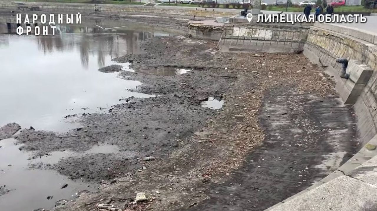 В Липецке сквер, отремонтированный два года назад за 10 млн рублей, снова пришел в упадок