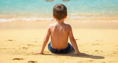 2-летний малыш из России умер от укуса медузы на отдыхе с родителями 