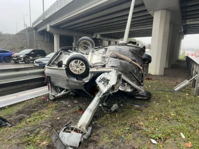 Выяснилось, выжил ли 22-летний водитель машины, которую намотало на столб в Воронеже