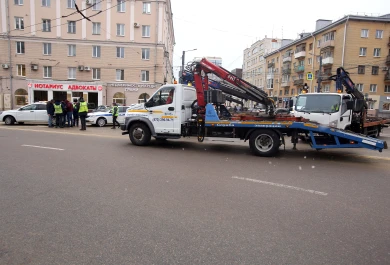 Выяснилось, сколько машин без номеров эвакуировали в Воронеже за месяц