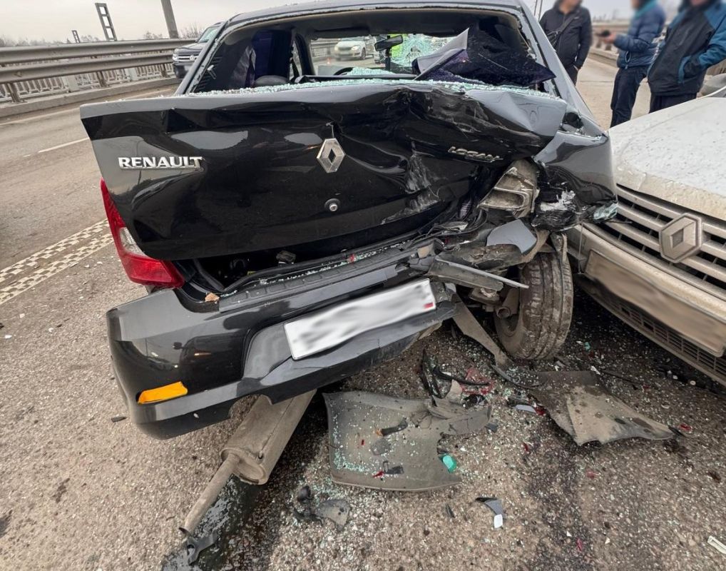 Два «Рено» и «ГАЗ»: Три человека пострадали в аварии в Тамбове