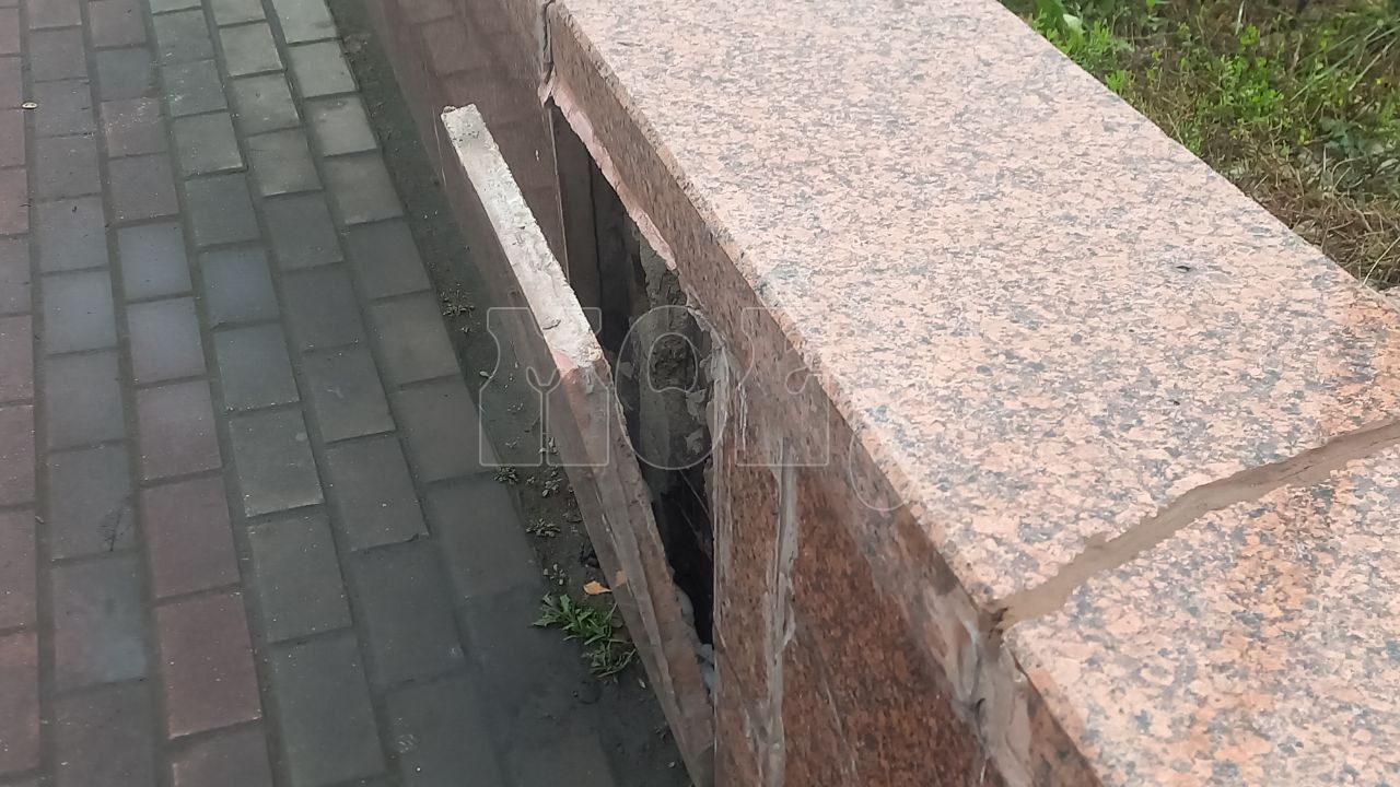 Воронежцы пожаловались на состояние плитки у Вечного огня
