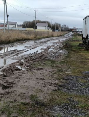 Курские многодетные семьи и военнослужащие оказались в ловушке грязевого болота