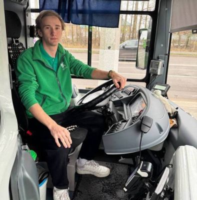 Молодой водитель автобуса в Курске бросил рейс, чтобы помочь упавшей пенсионерке