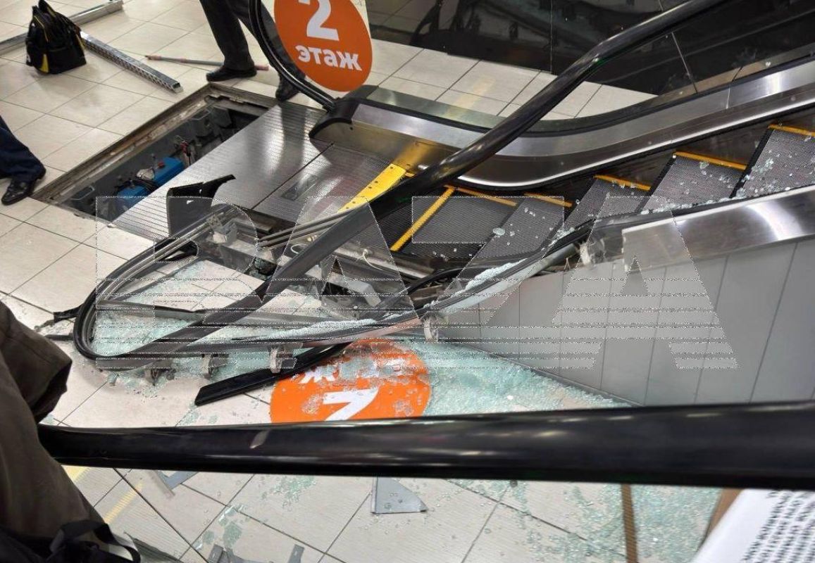 Руку ребёнка затянуло в&nbsp;эскалатор — девочка серьёзно пострадала