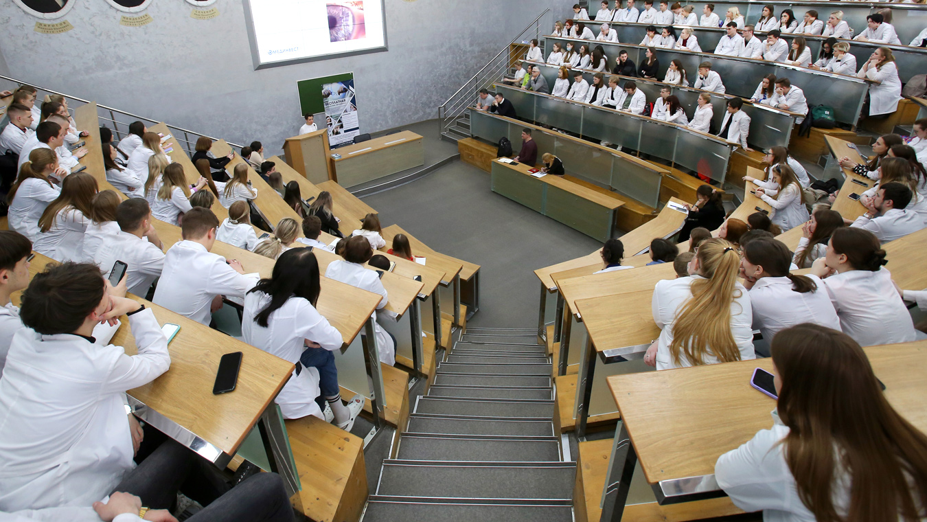 Студентам-медикам рано снимать белые халаты?