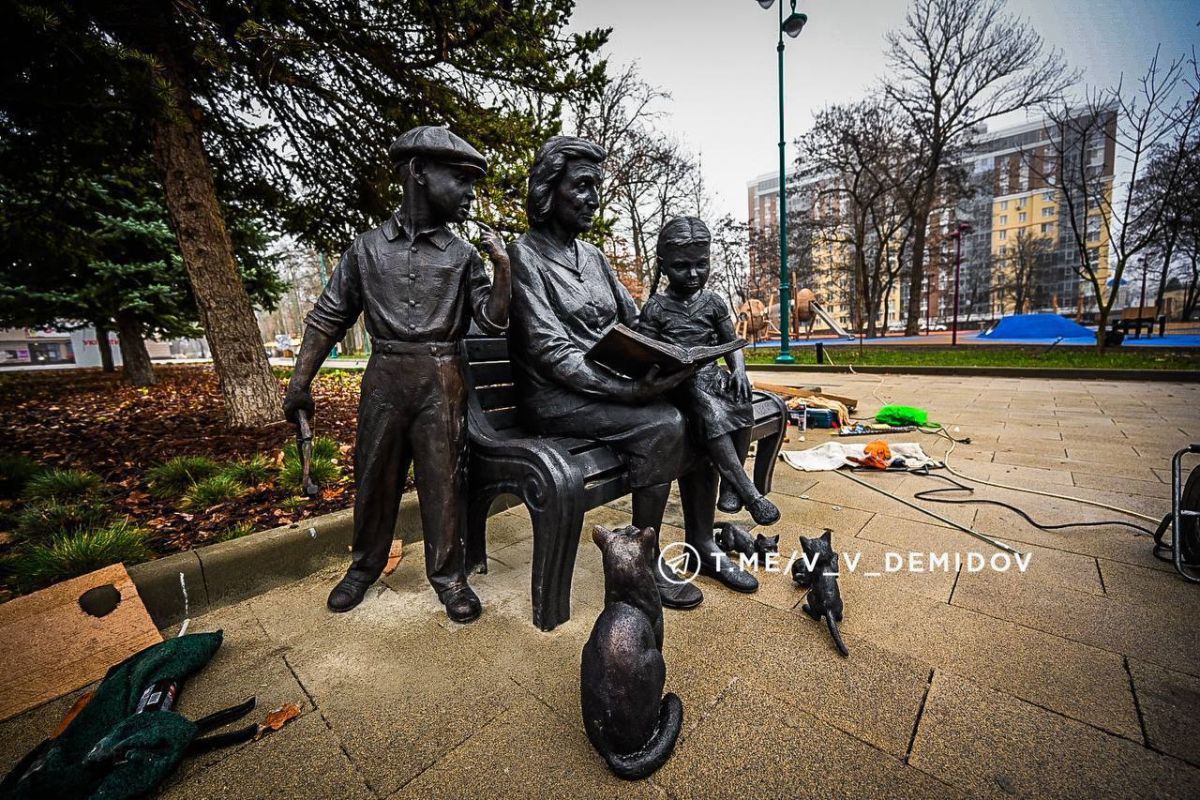 Память о «бабушке Арине» увековечили в бронзе в Центральном парке Белгорода