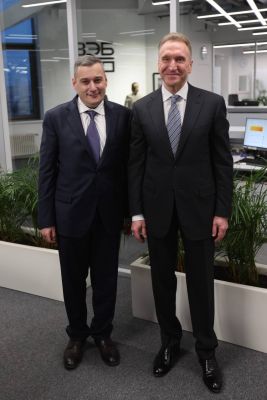 Десятки чиновников с судимостью уволены в Курской области по указу губернатора