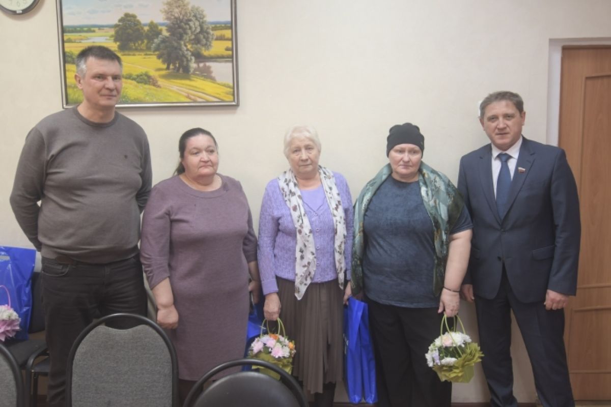 Депутаты чествовали матерей бойцов СВО &nbsp;