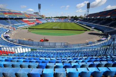 Тысяча грузовиков вывезут 50 тысяч тонн металла при сносе стадиона в центре Воронежа