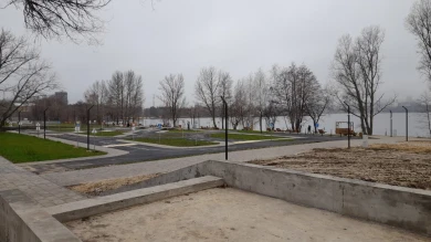 «Ещё немного». Почему благоустройство набережной Авиастроителей задерживается уже на год