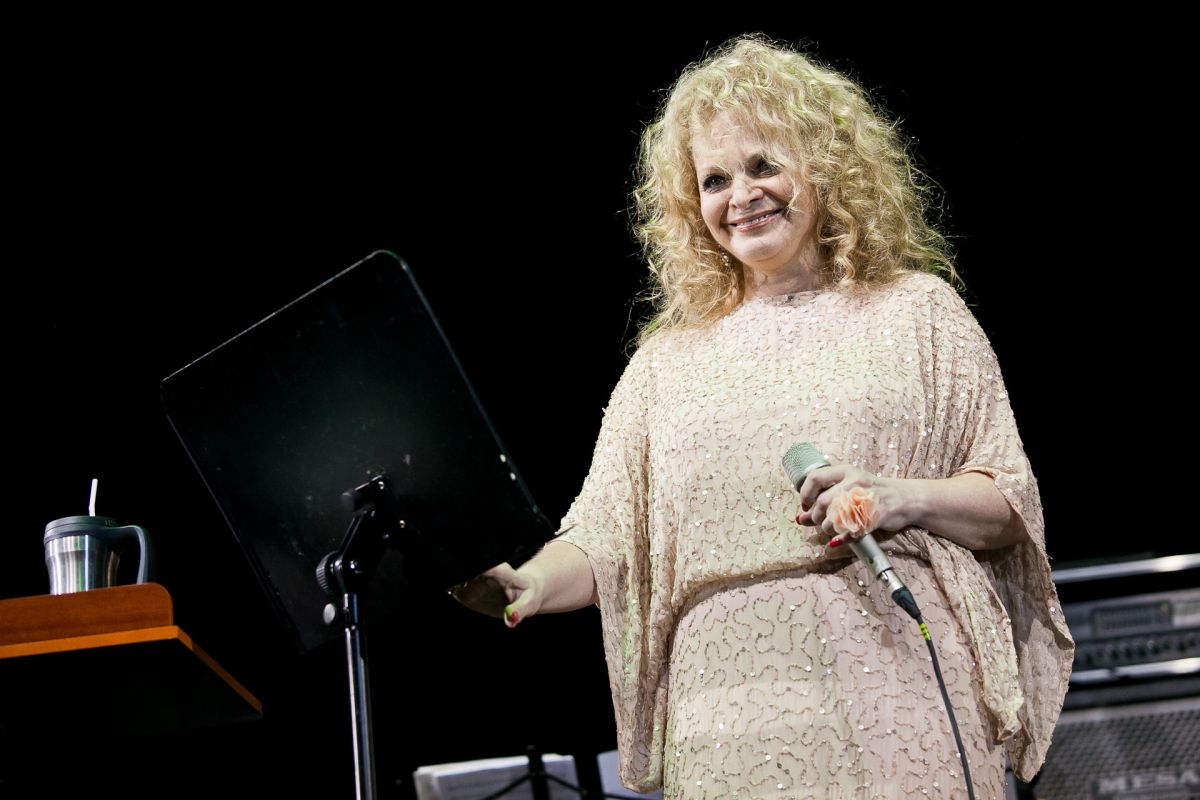 Лариса Долина