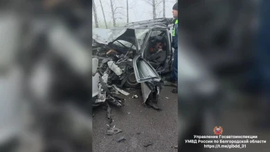 Опасный обгон на трассе под Белгородом превратил авто в груду металла