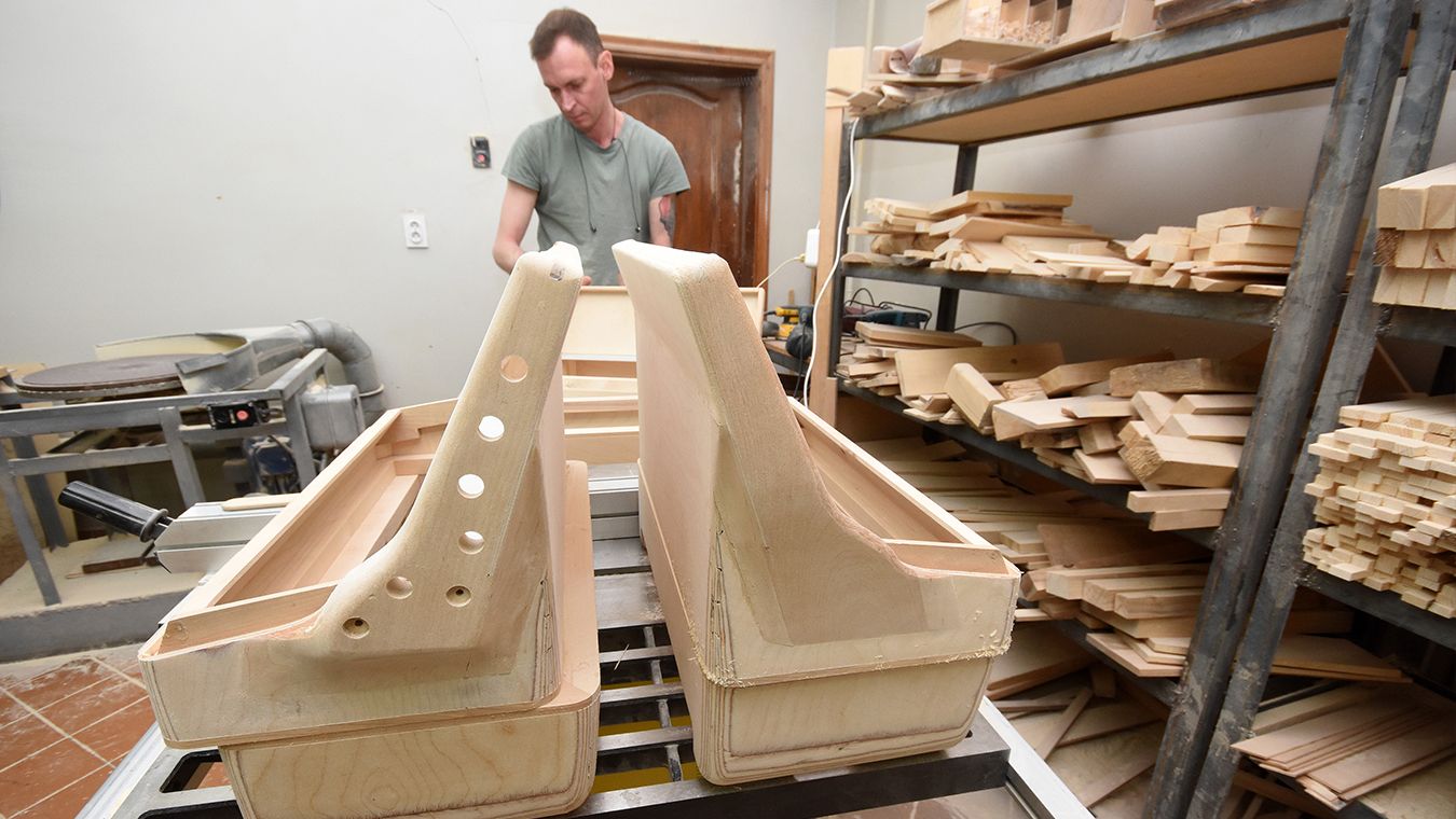 Как в Воронеже делают баяны и аккордеоны