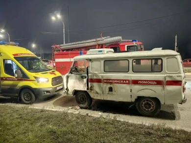 В Липецке автомобиль скорой помощи с пациентами перевернулся на дороге