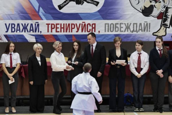Воронежские депутаты поддержали юных каратистов 