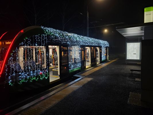 В Курске запустили новогодний именной трамвай