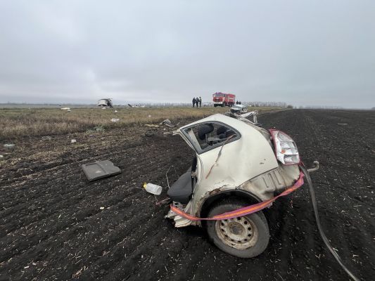 Машину разорвало пополам после массового ДТП в Воронежской области