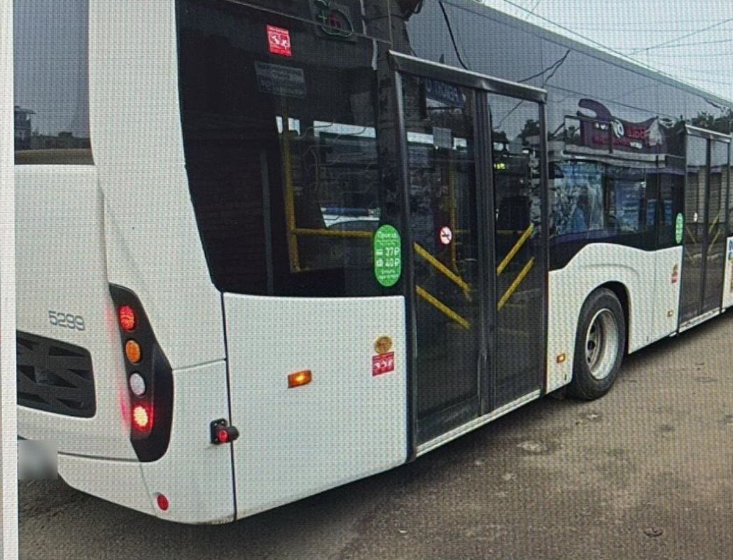 Автобус сбил женщину у остановки в Воронеже