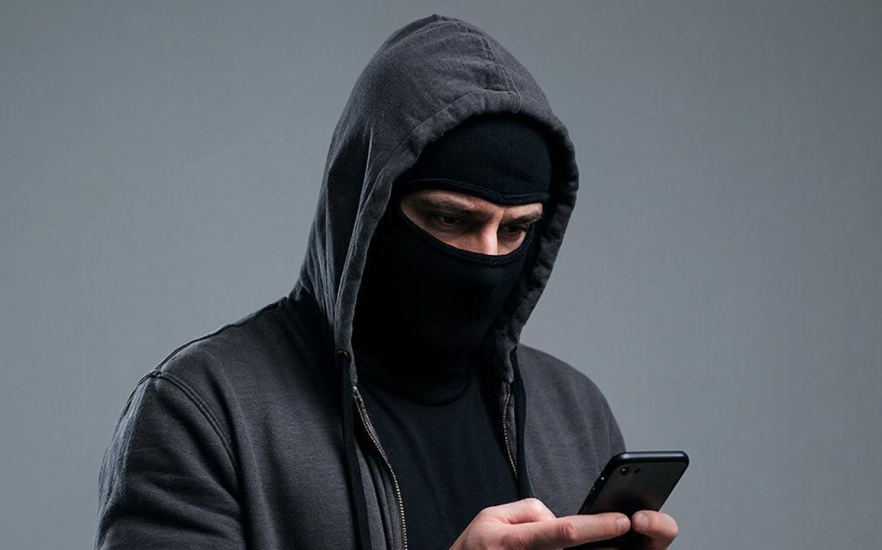 Курянка перевела мошенникам 210 тысяч рублей