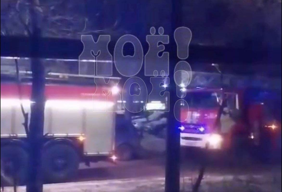 Женщина пострадала в пожаре, который мешали потушить припаркованные авто в Воронеже&nbsp;