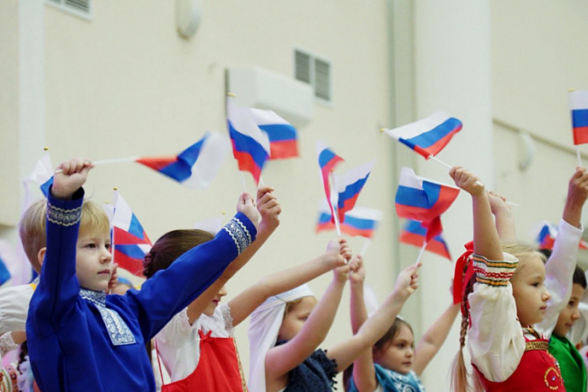 «Вы тоже герои»: депутаты городской Думы отметили День Героев Отечества со&nbsp;школьниками