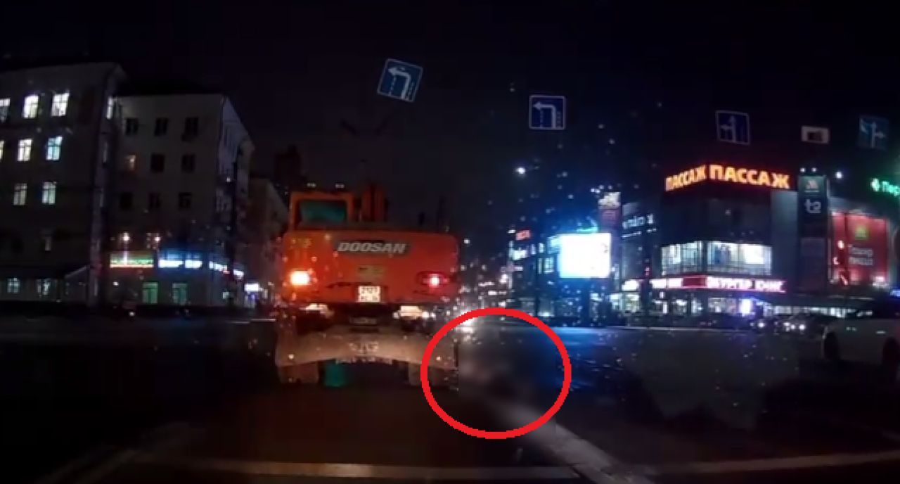Появилось жуткое видео наезда трактора на женщину в Воронеже&nbsp;