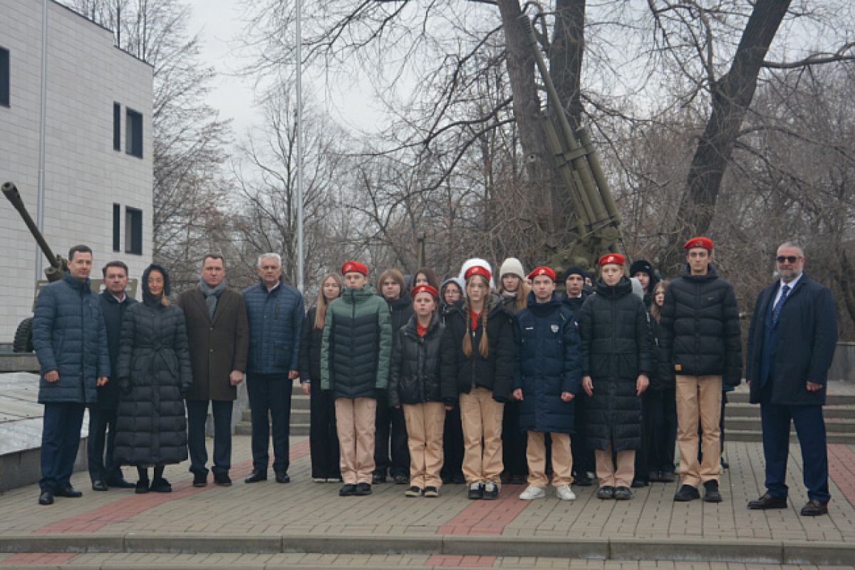 Депутаты Воронежской городской Думы почтили память Героев Отечества
