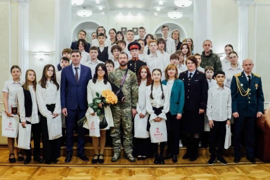 Сергей Петрин вручил первые паспорта воронежцам