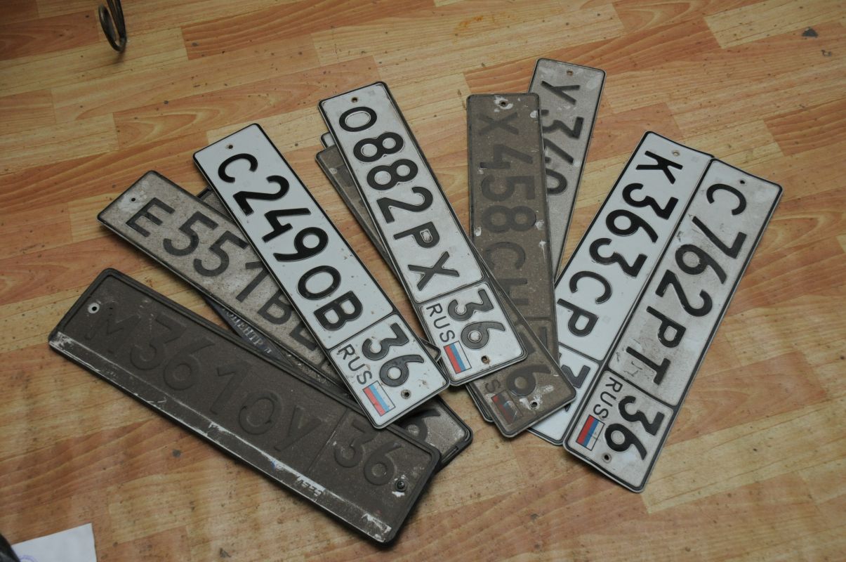 Суд не принял его оправдания. В Курске водителя лишили прав за «невидимый» госномер