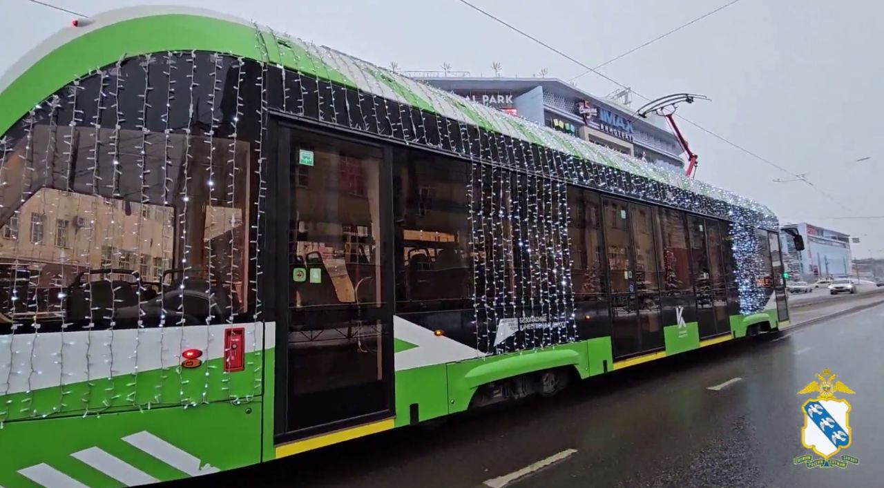 В Курске полицейские покатали детей на «Новогоднем экспрессе»