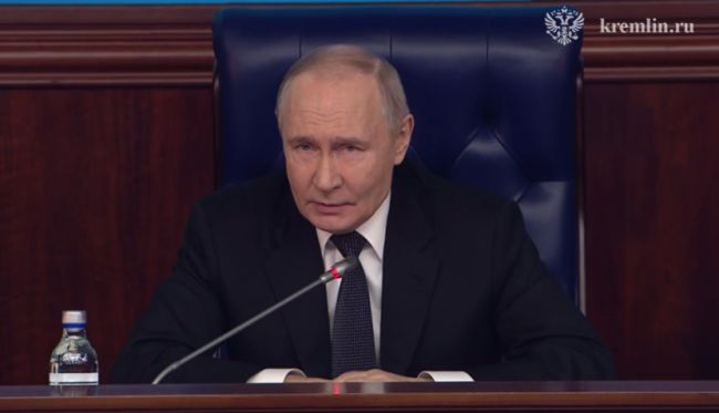 «Видно по золотым унитазам». Путин назвал признаки деградации Украины и ВСУ