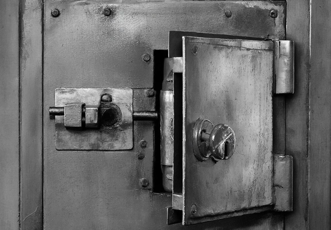 Курянин обокрал сестру, чтобы купить подарки девушке