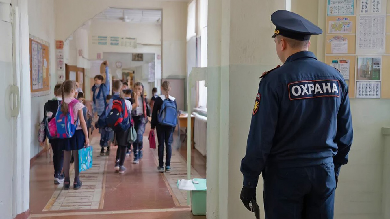 Эксперт: «По пятибалльной системе воронежские школы защищены на три с минусом»