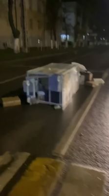 Белгородцы обнаружили валяющиеся на дороге посылки Ozon