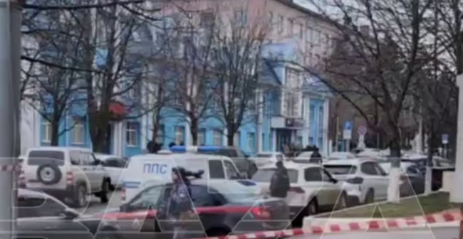 Появилось видео захваченного мужчиной банка