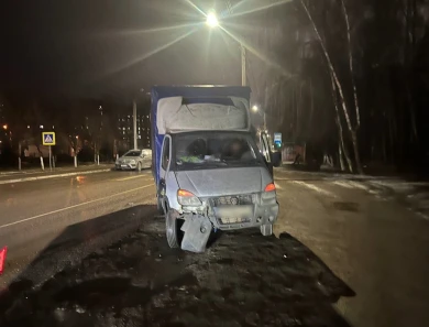 Грузовик сбил двух пешеходов у воронежской больницы 