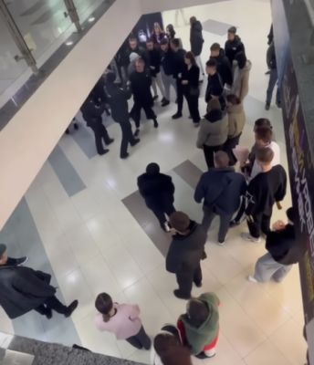 В белгородском ТЦ «МегаГРИНН» полиция задержала парня за экстремистский лозунг
