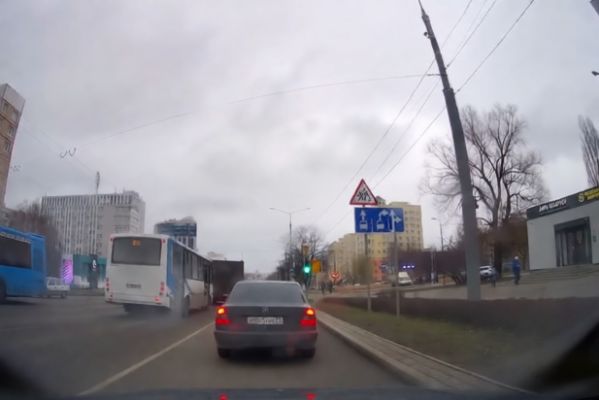 Водитель загоревшегося автобуса в Белгороде получил ожоги