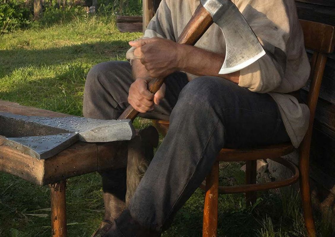 Курянин получил полгода колонии за угрозу топором матери