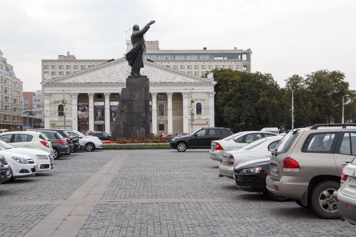На две с половиной недели запретят парковку в центре Воронежа