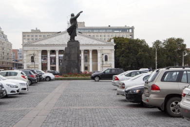 На две с половиной недели запретят парковку в центре Воронежа