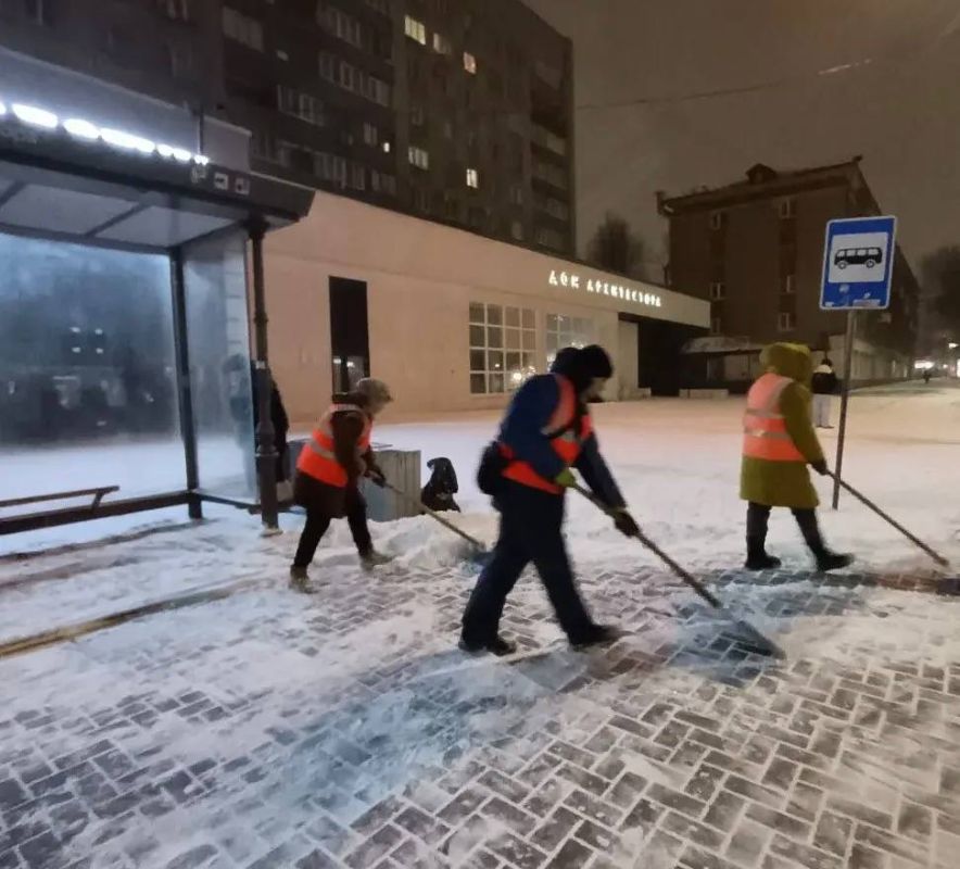 Воронежские коммунальщики с&nbsp;ночи борются с&nbsp;последствиями снегопада