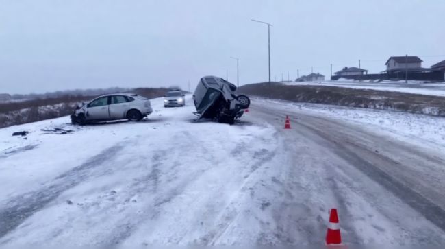 В жестком ДТП под Белгородом в перевернувшейся машине пострадал 10-летний ребенок