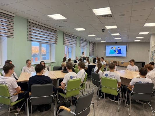 Почему птицу на проводе не бьет током? Школьники знают ответ! 